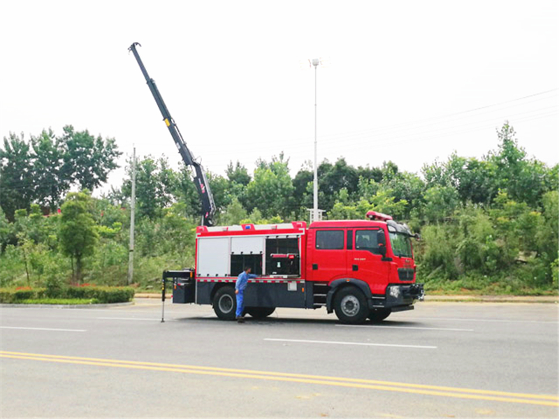 重汽豪沃抢险救援消防车