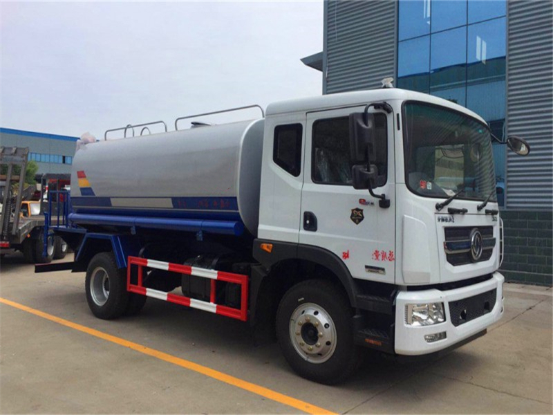 东风D9 12方绿化喷洒车