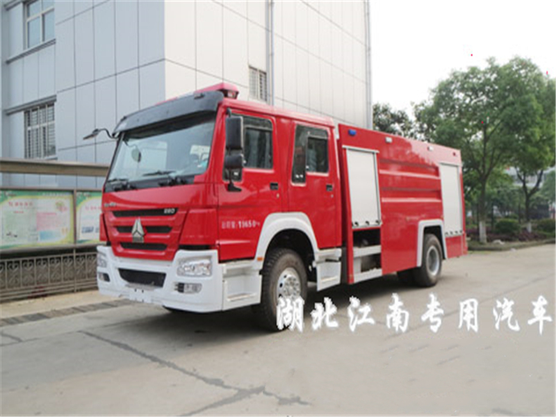 发往广东汕头重汽豪沃6吨泡沫消防车/炮车的配置