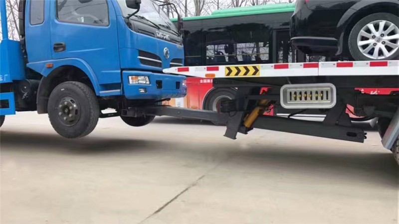 东风D9 一拖三清障车 演示效果