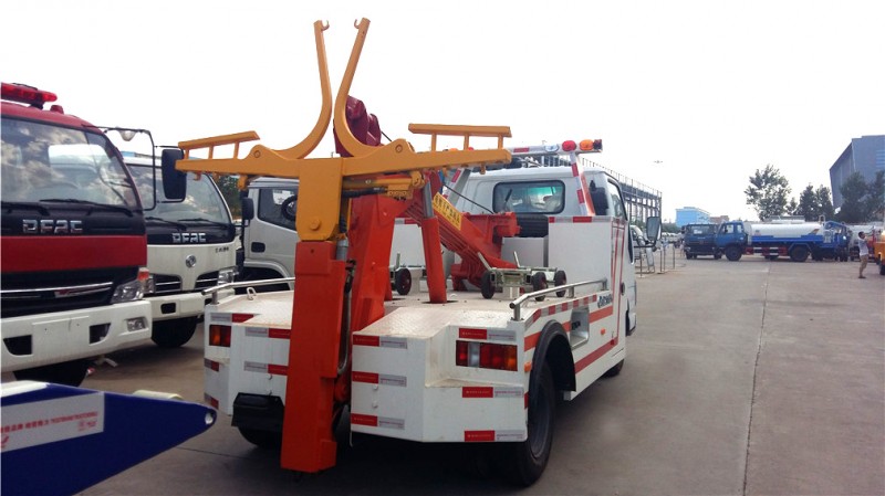 五十铃一拖一清障车 后侧图