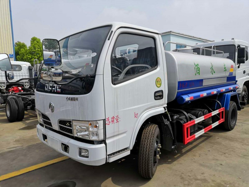 东风福瑞卡5吨洒车1.jpg