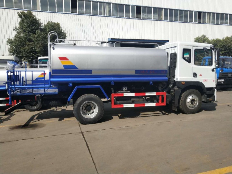 东风D9 12方绿化喷洒车3.jpg