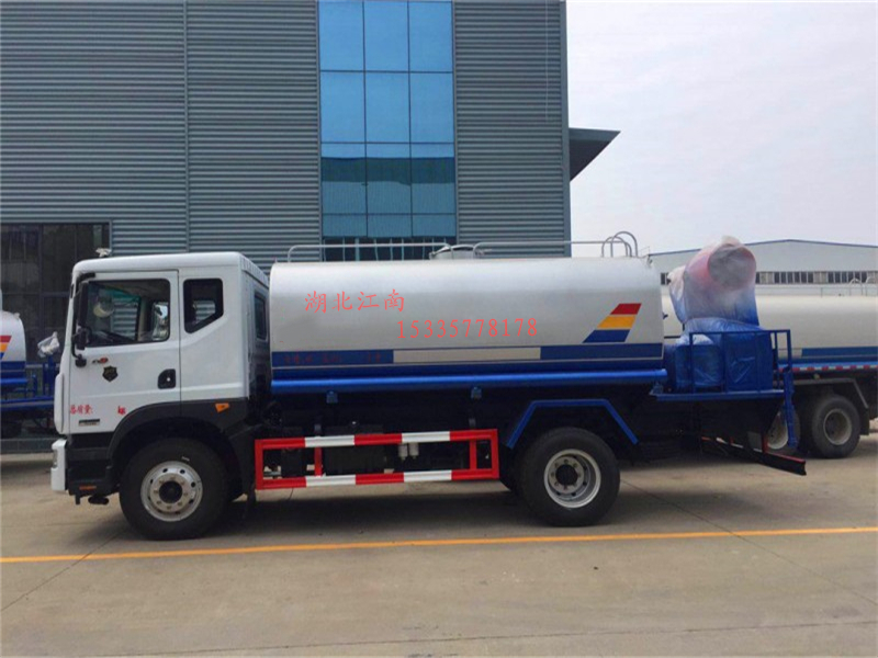 东风D9 12方绿化喷洒车4.jpg