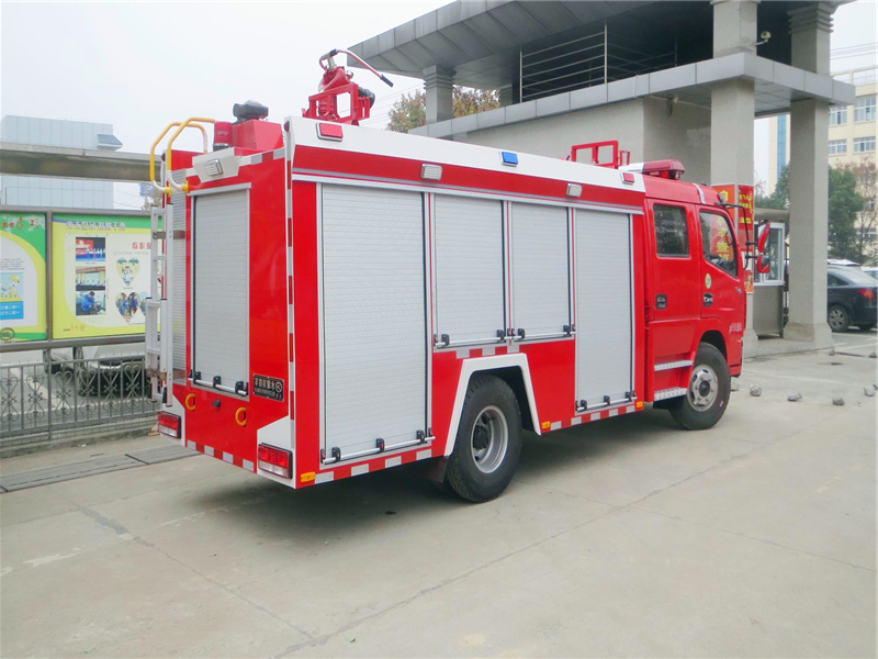 东风多利卡3.5-4吨水罐消防车3.jpg