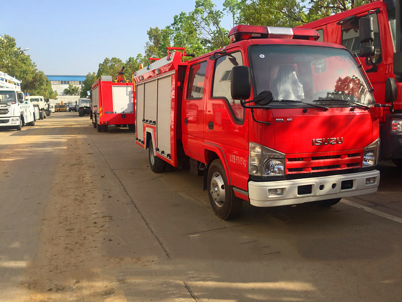 庆铃五十铃3-4吨水罐消防车2.jpg